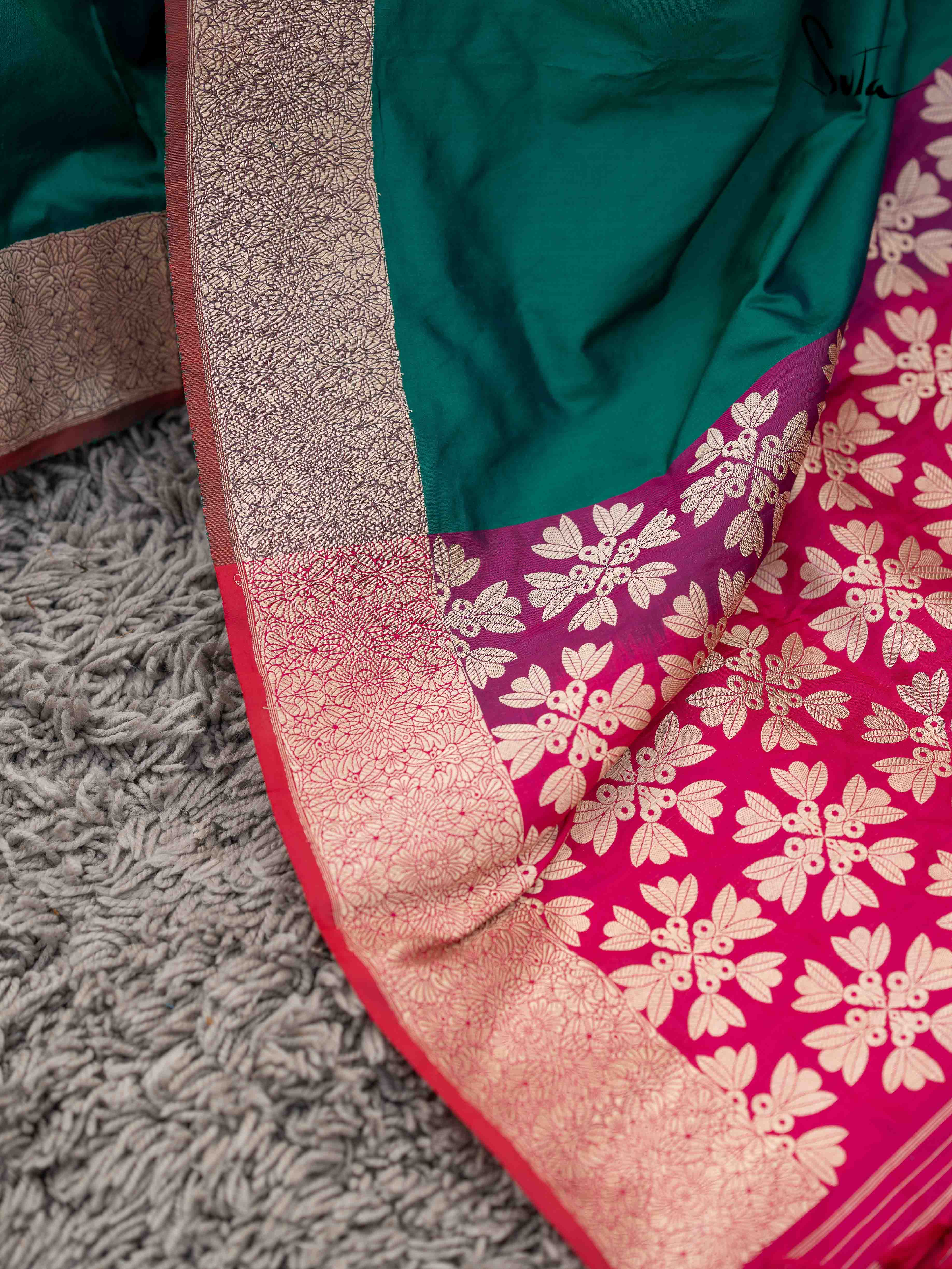 Jashn-e-ishq Green Banarasi Saree