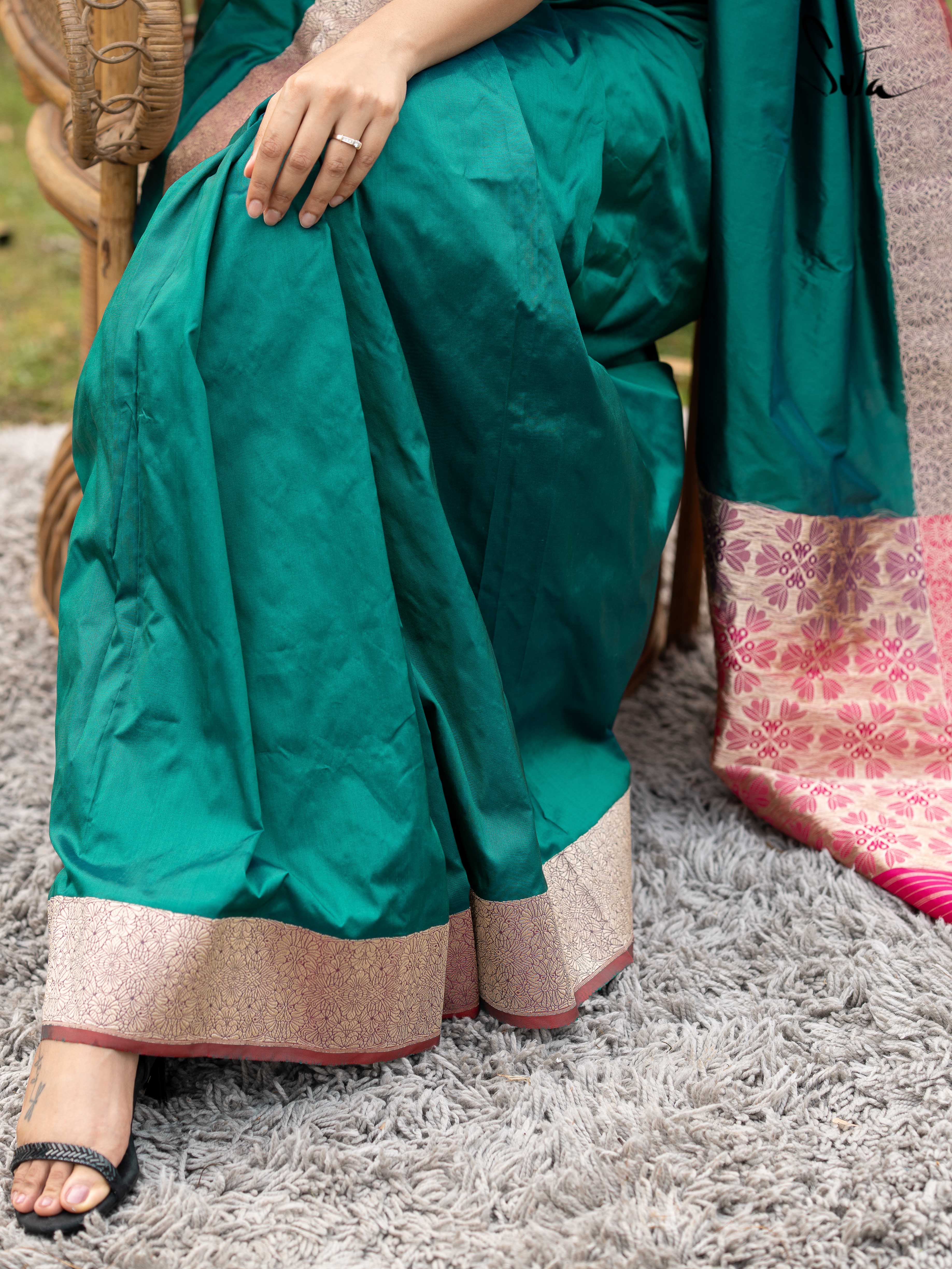 Jashn-e-ishq Green Banarasi Saree