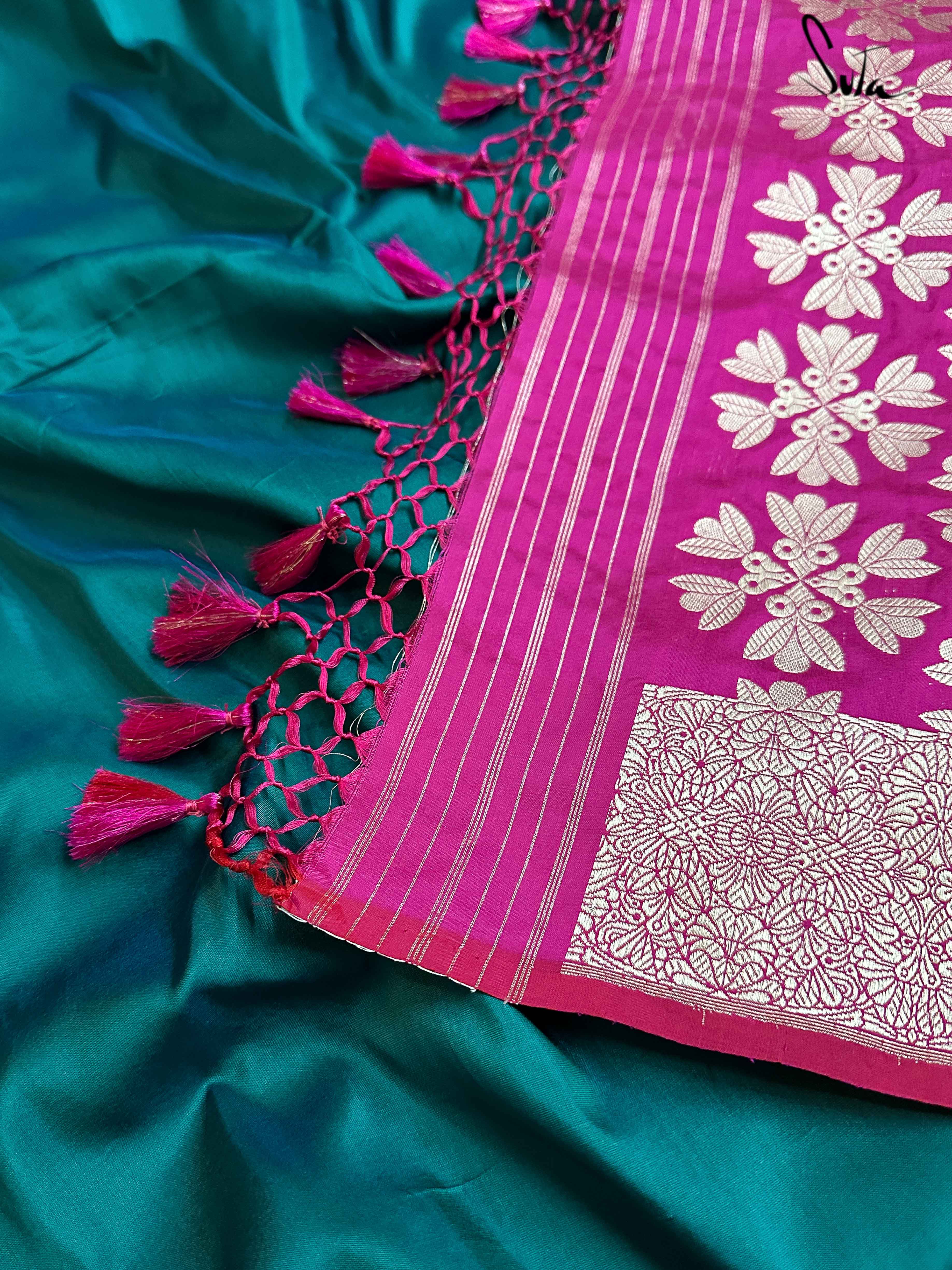 Jashn-e-ishq Green Banarasi Saree