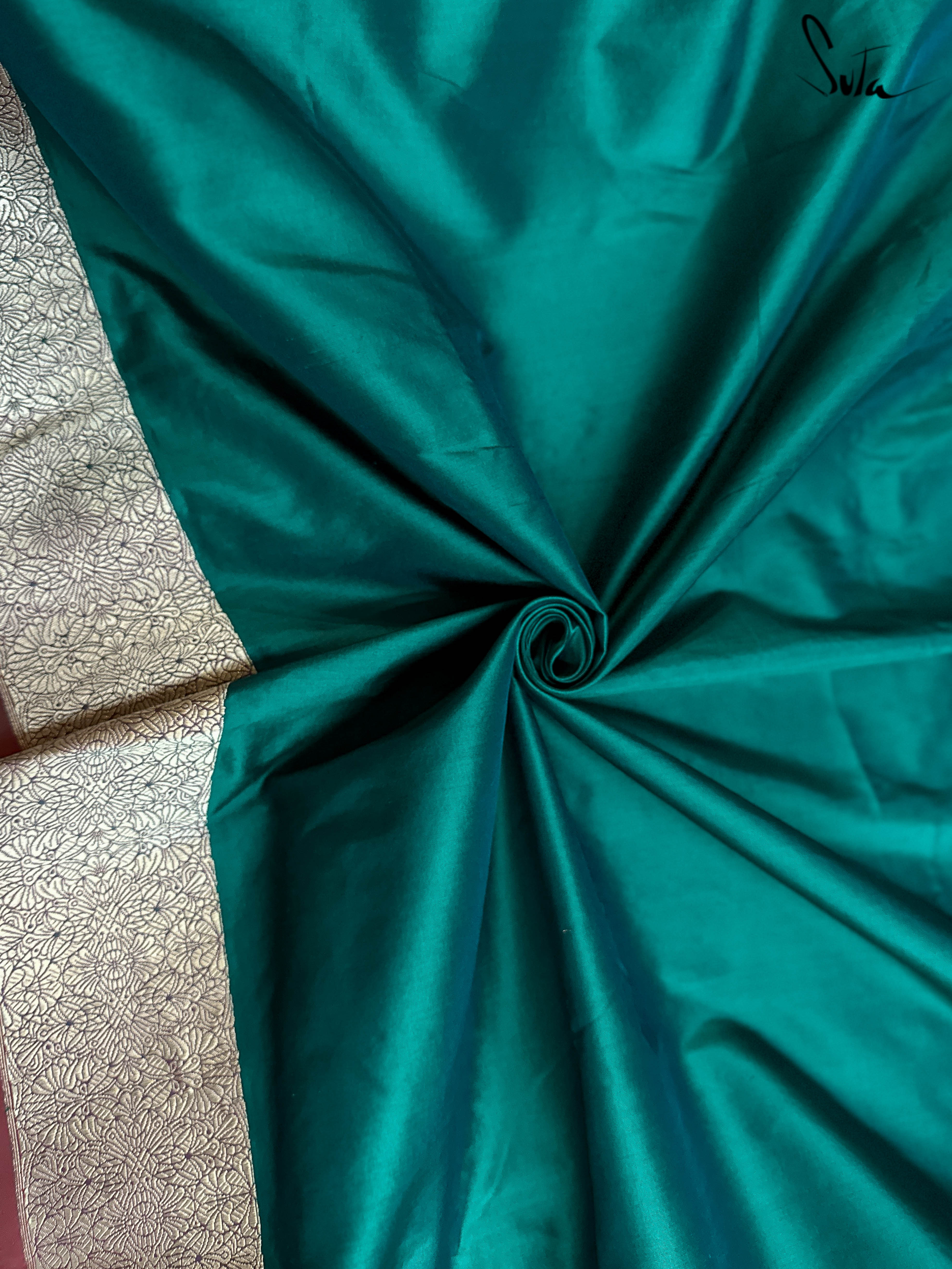 Jashn-e-ishq Green Banarasi Saree