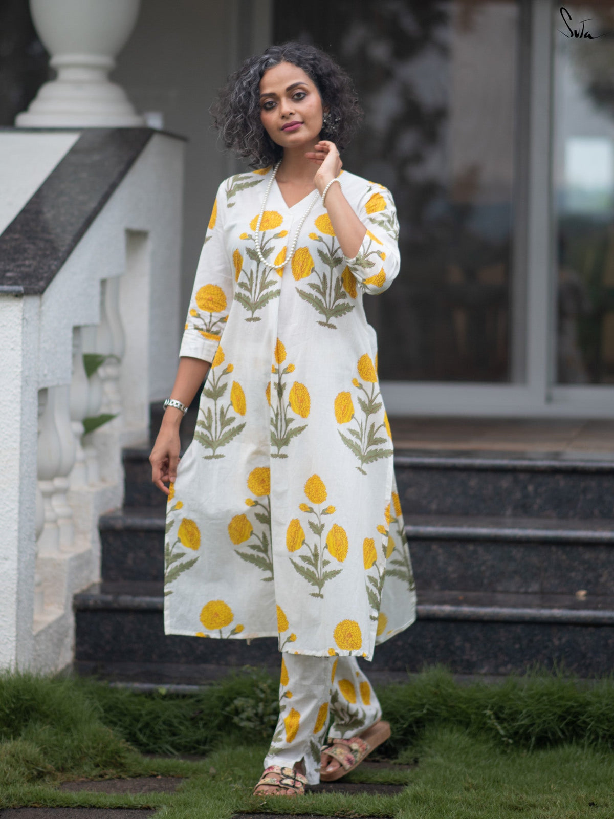 Suta White Cotton Kurta Set With Floral Print