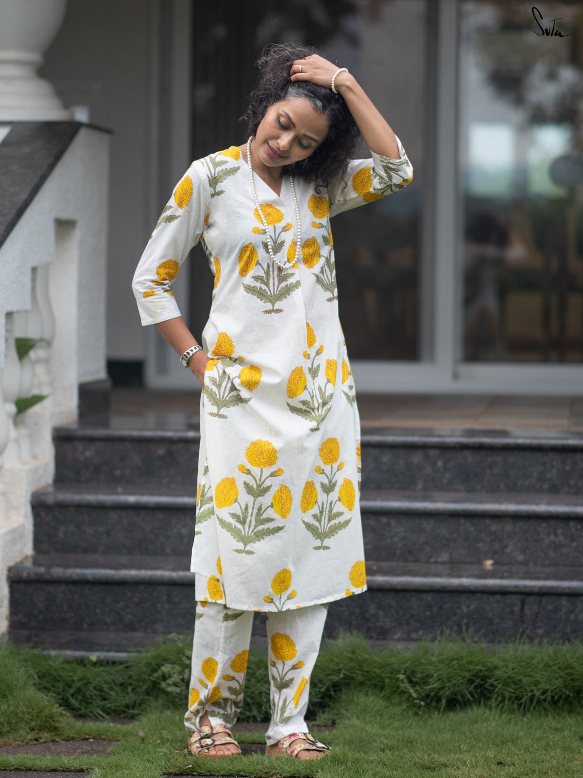 Suta White Cotton Kurta Set With Floral Print