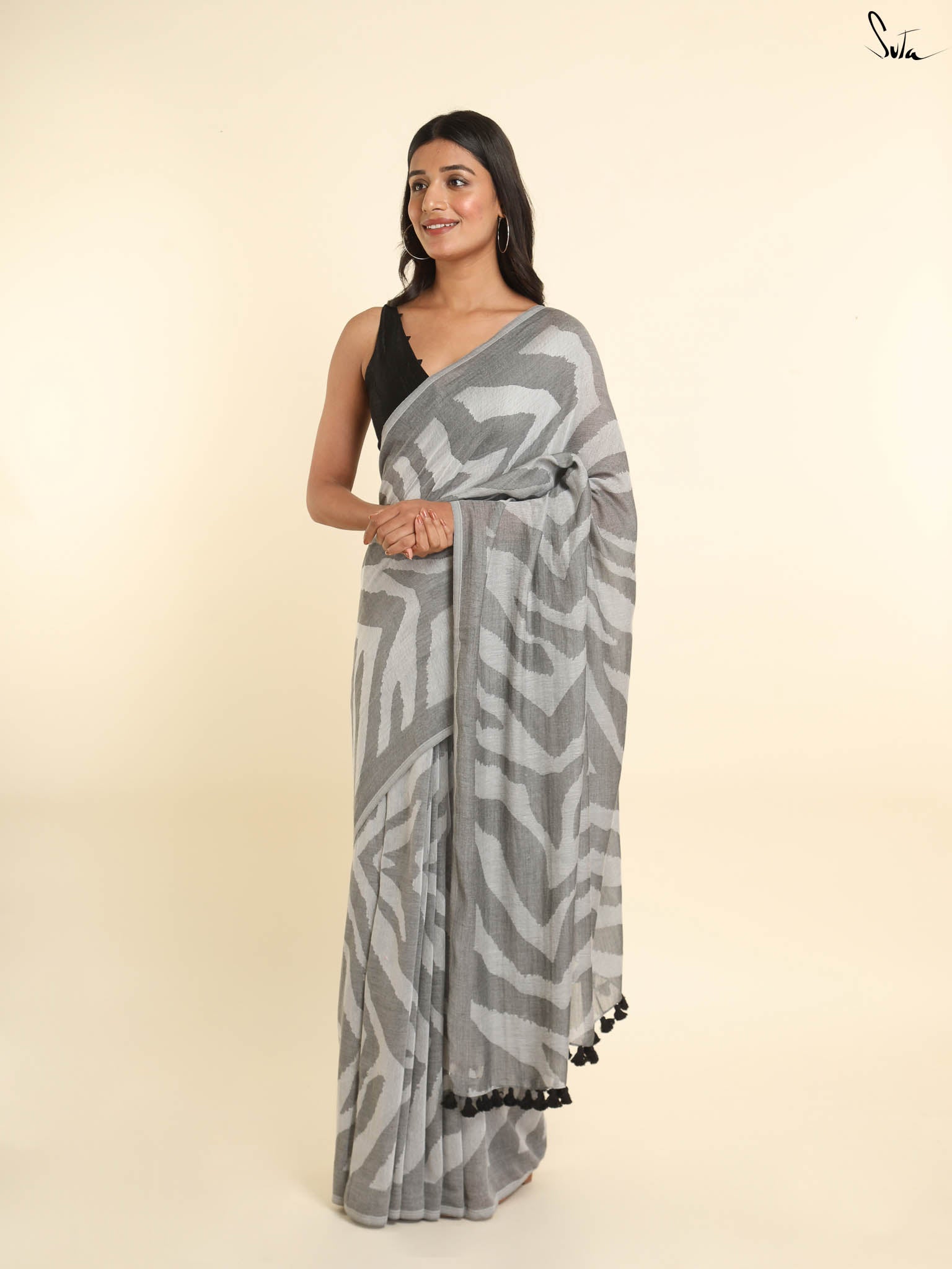 Suta Grey Saree