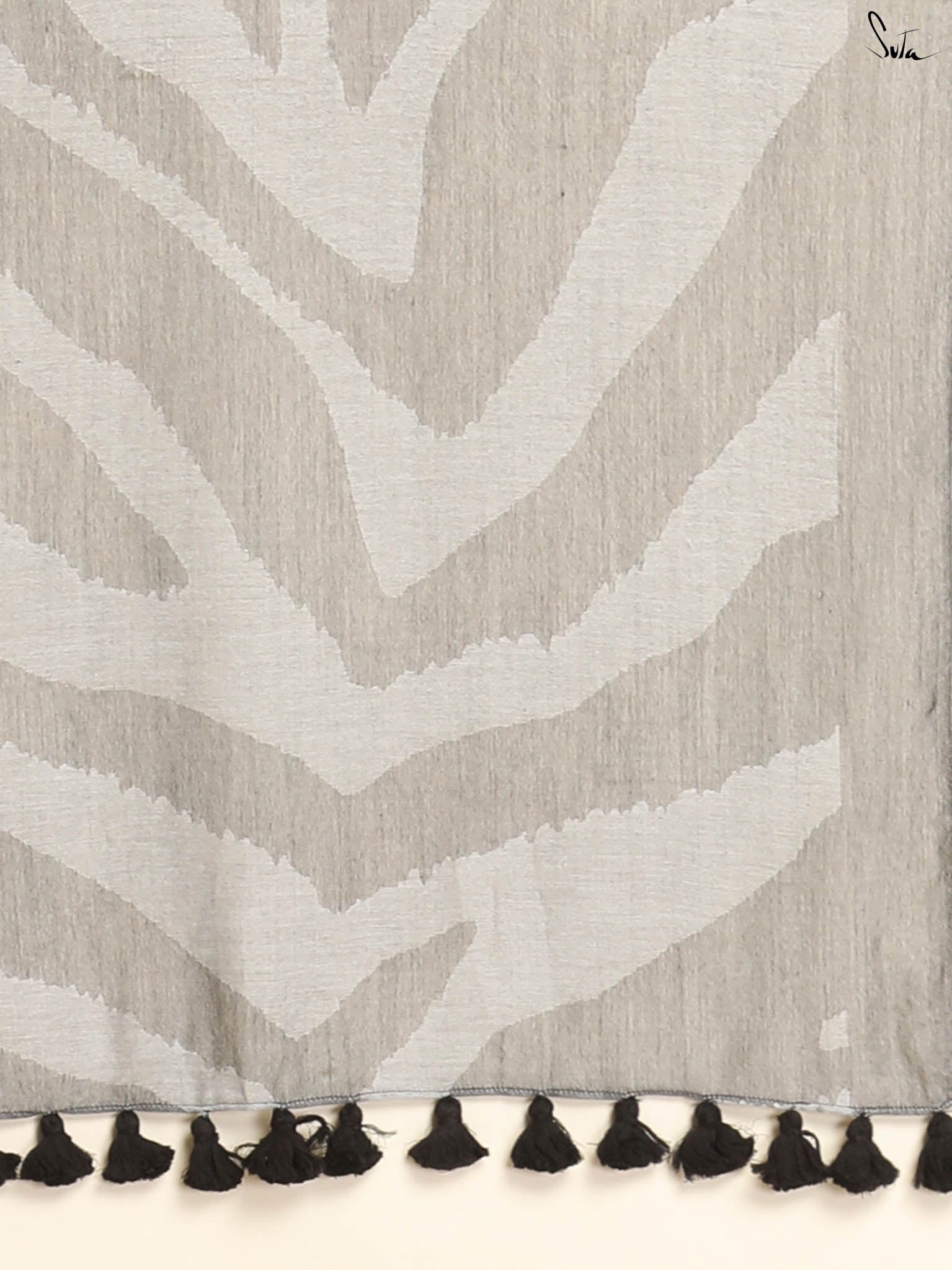 Suta Grey Saree