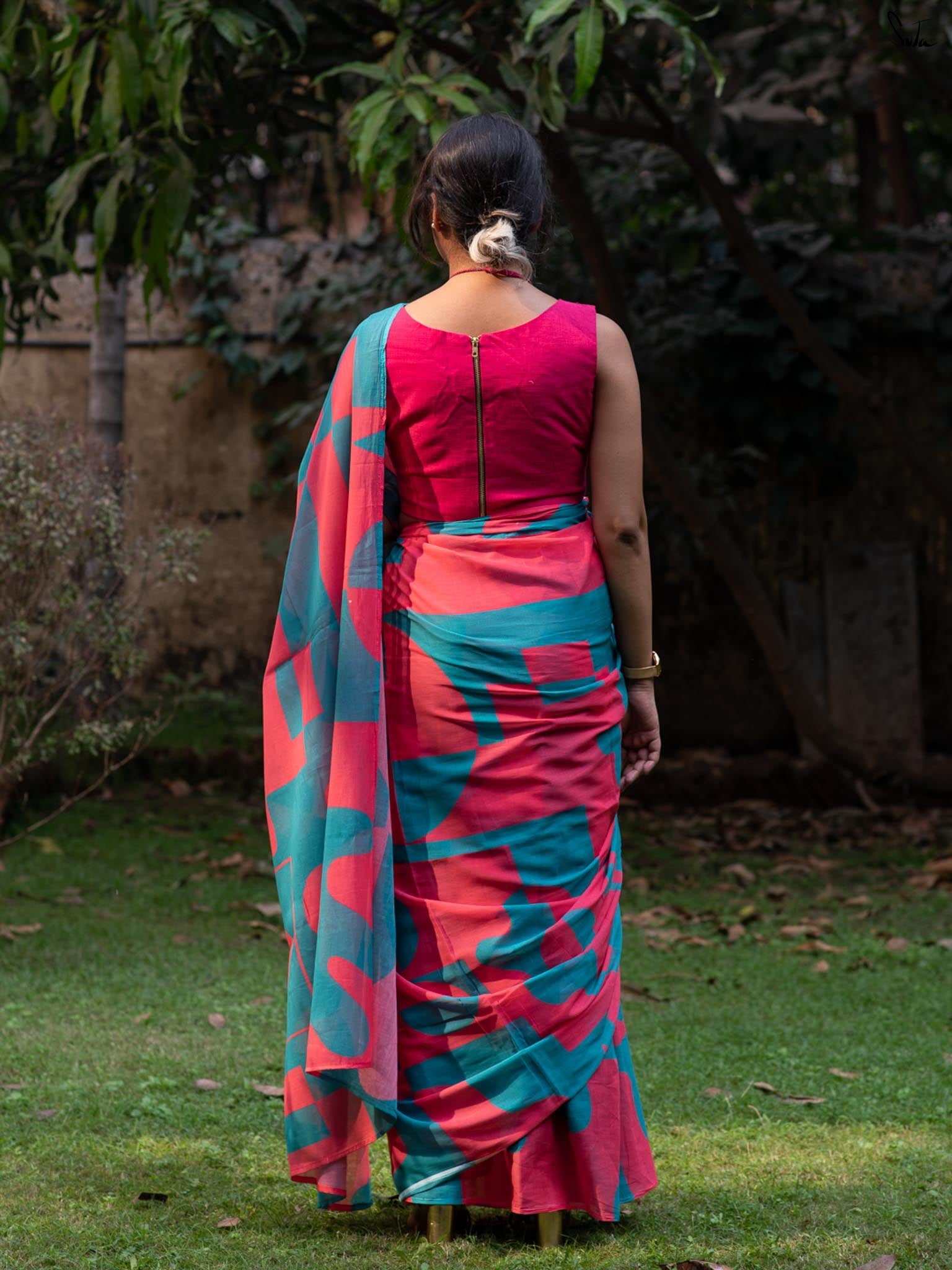 Suta Cotton Blend Colourblocked Saree