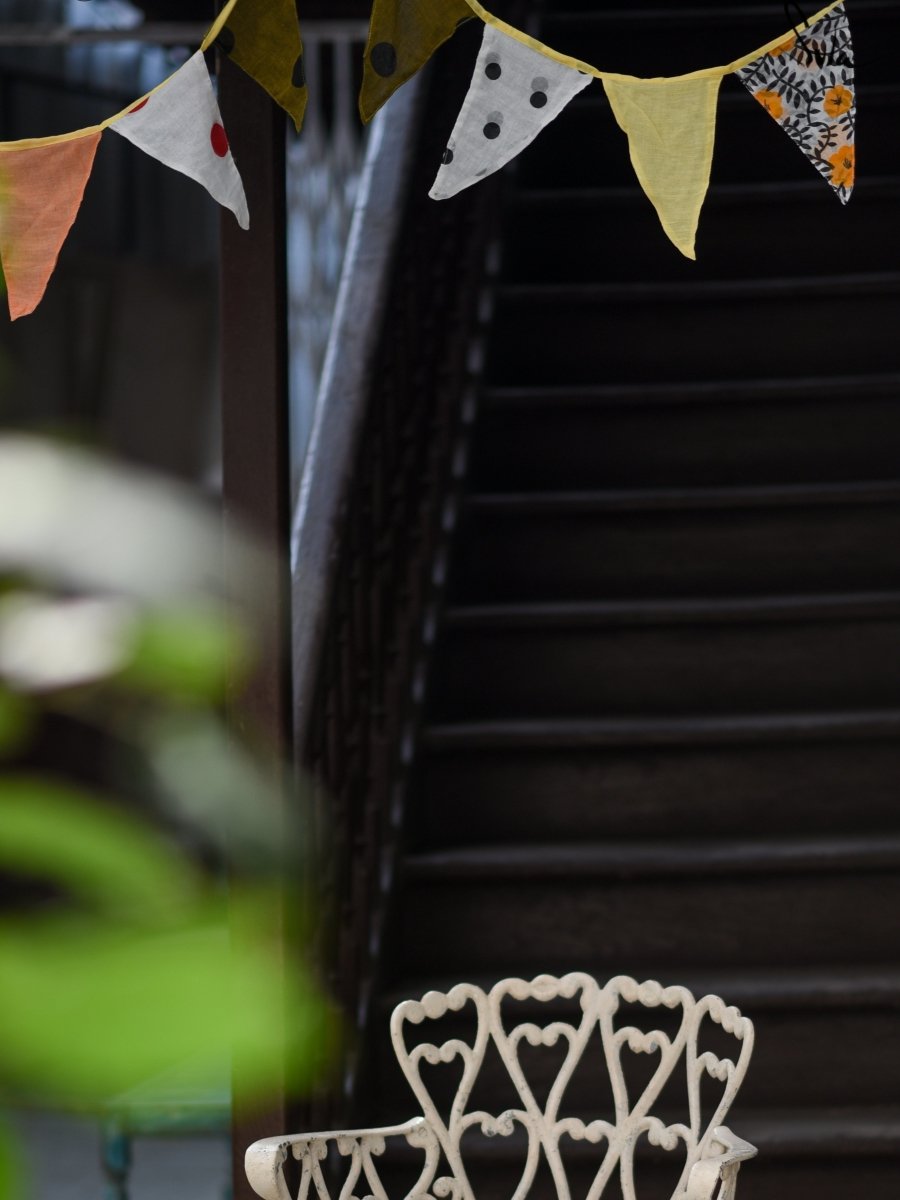 Buntings Dipped in Love - suta.in