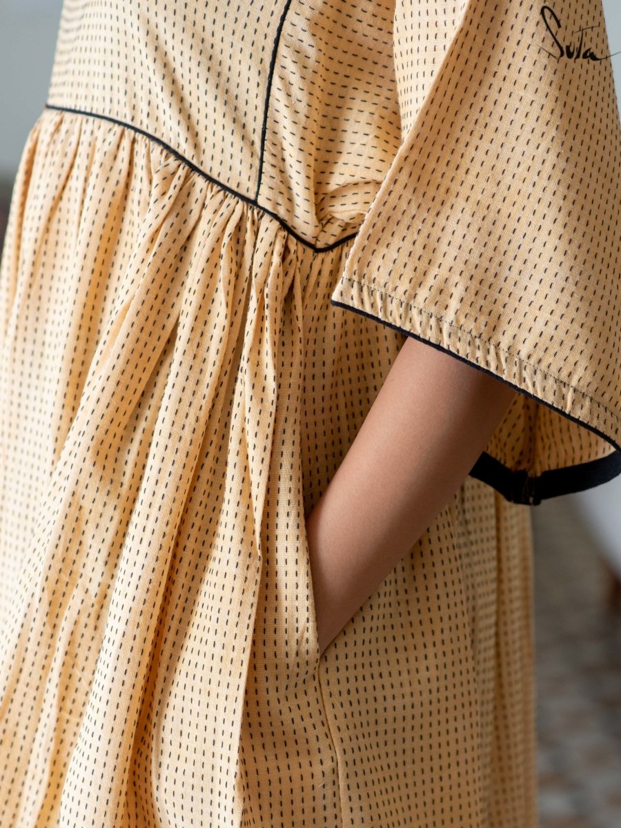 Dusted in Sandal - suta