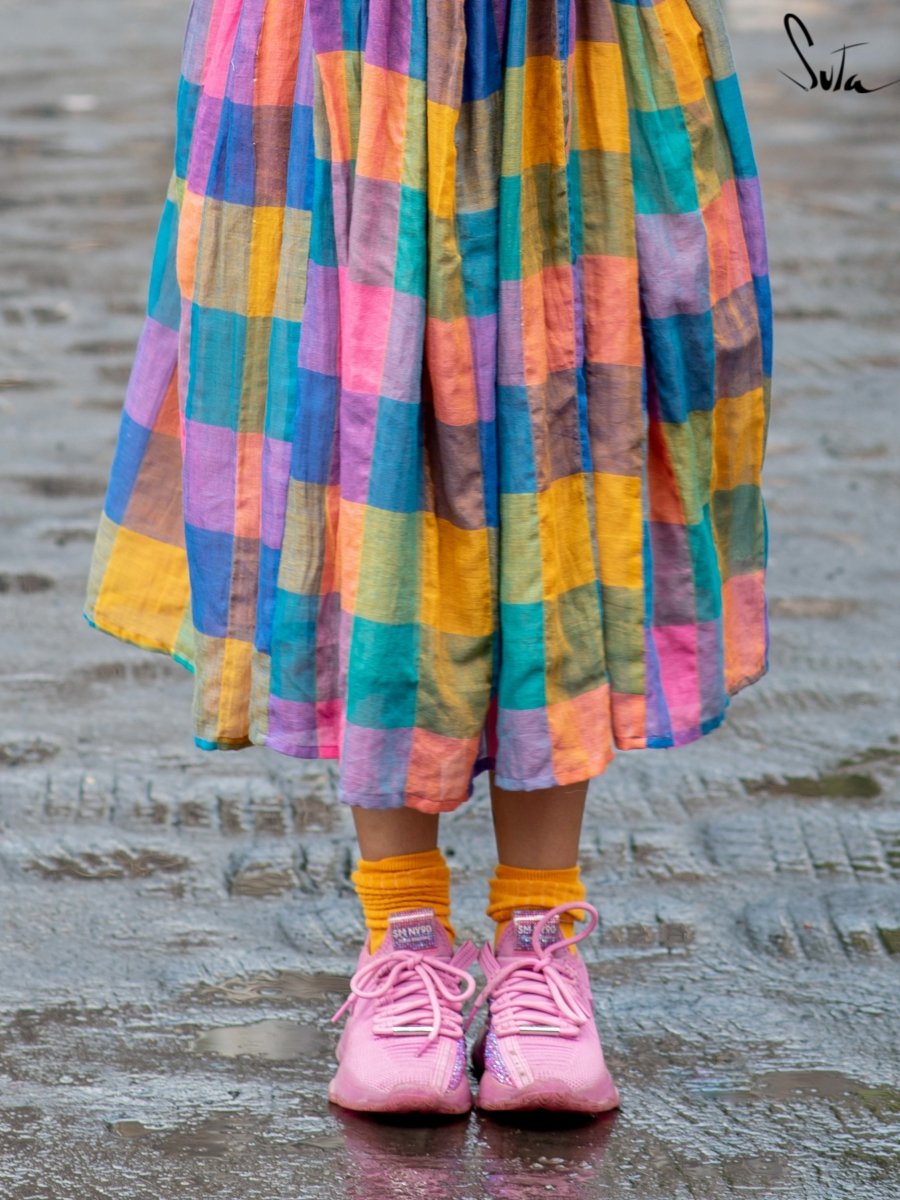 Loves me Nought - suta