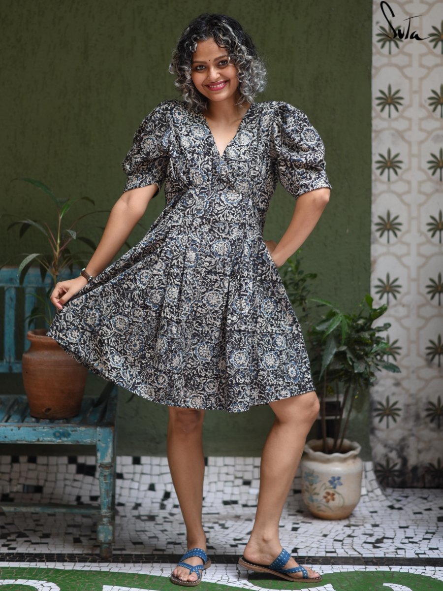 Sniffing chocolate cosmos (Dress) - suta.in