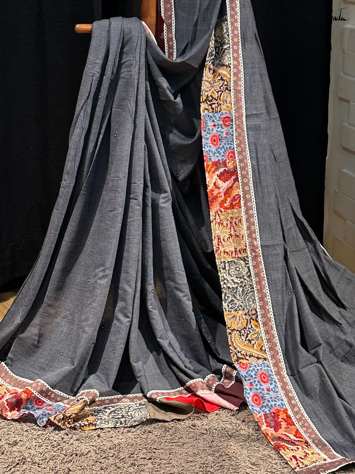 Dhusar Gul