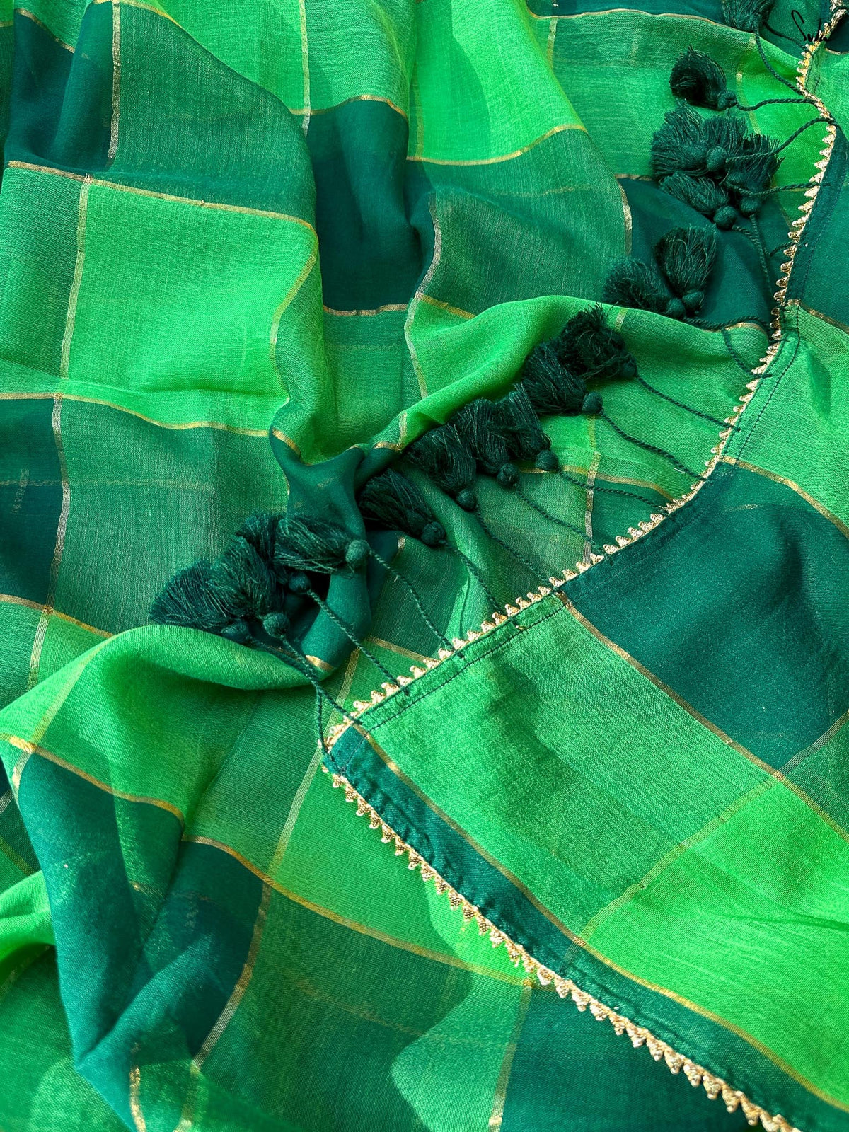 Green Zari Glow