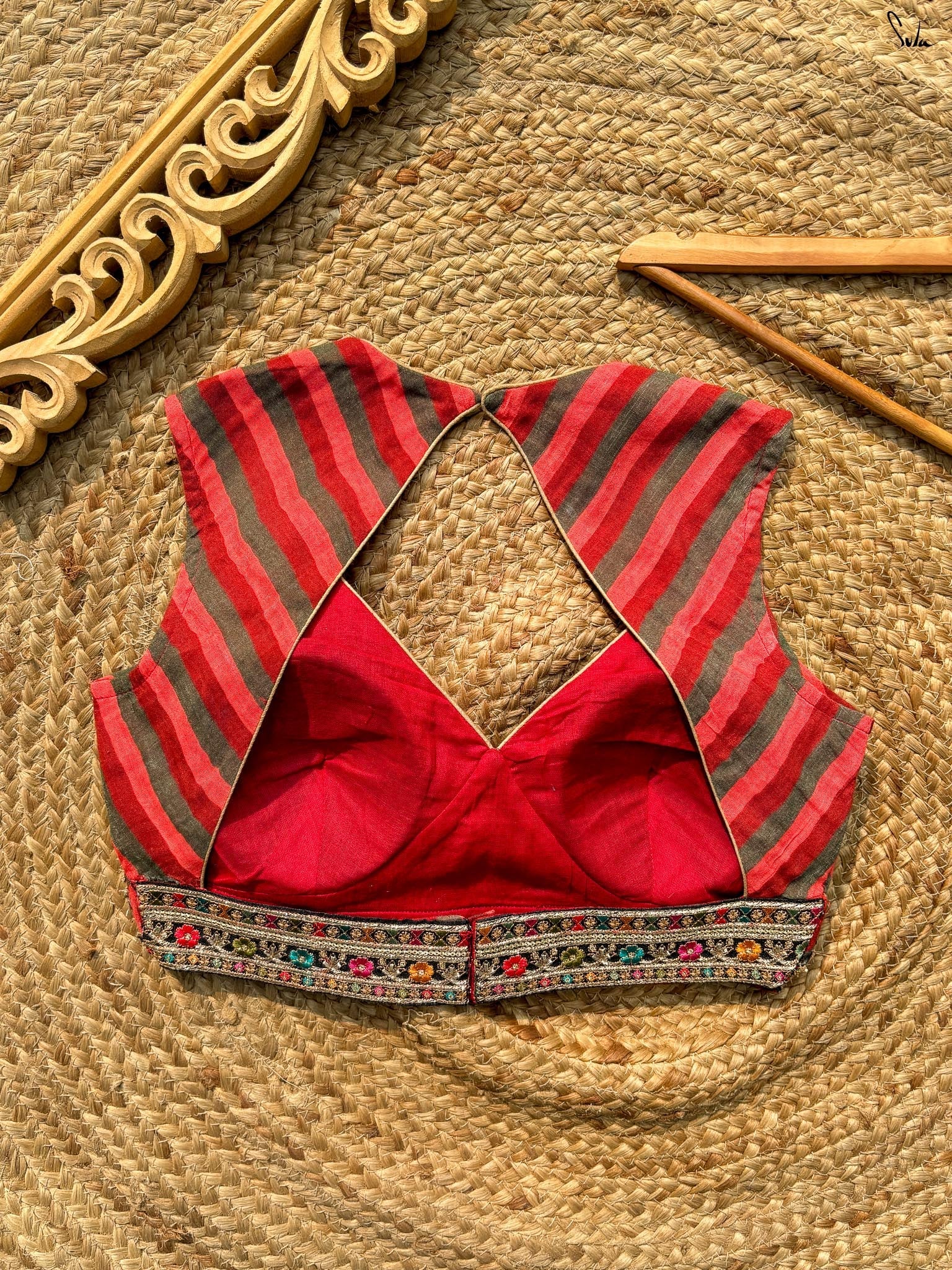 Gulabi Ghoomar