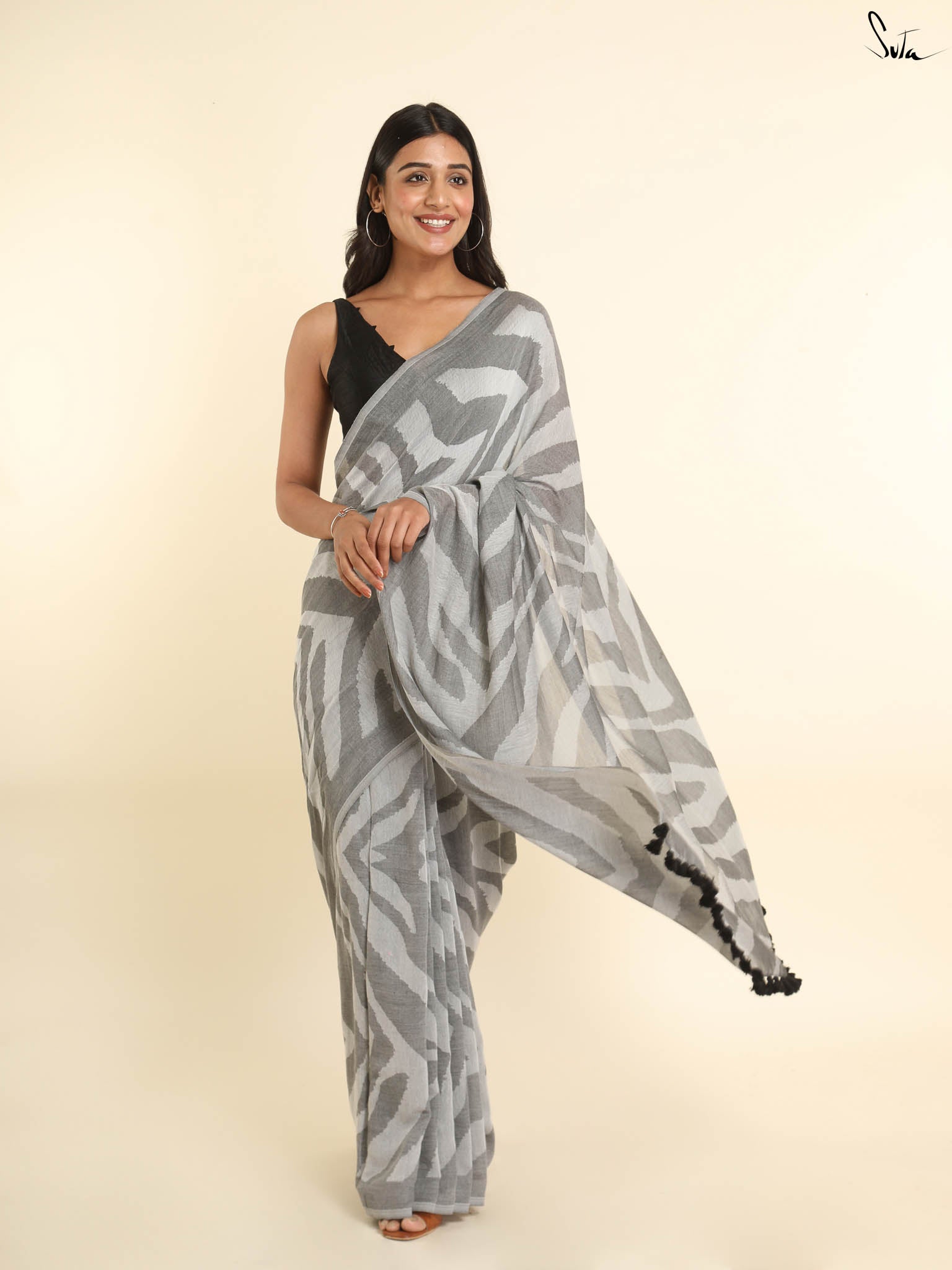 Suta Grey Saree