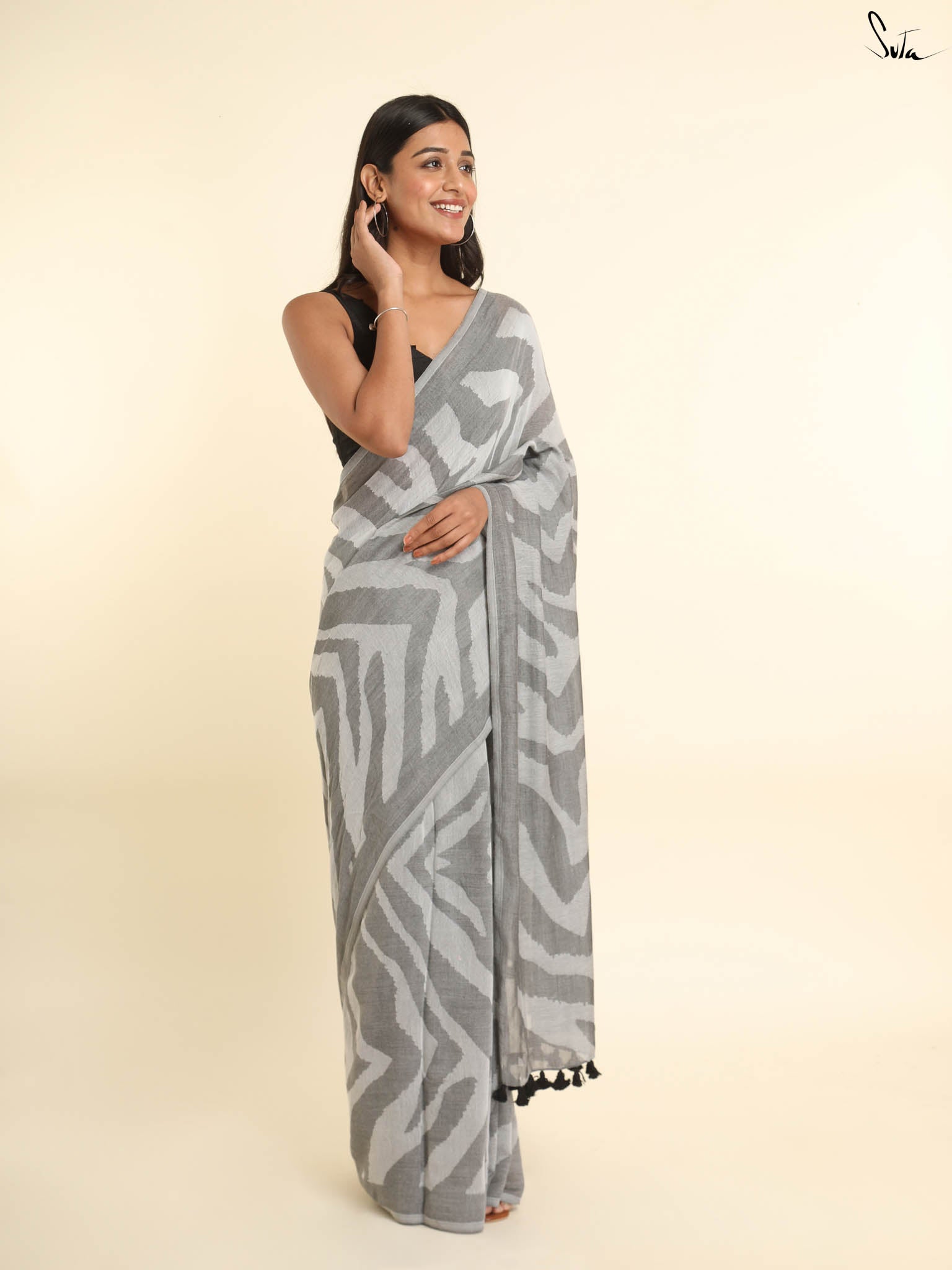 Suta Grey Saree