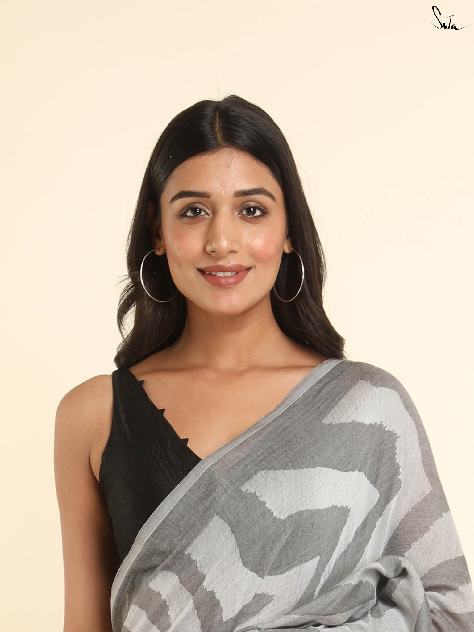 Suta Grey Saree