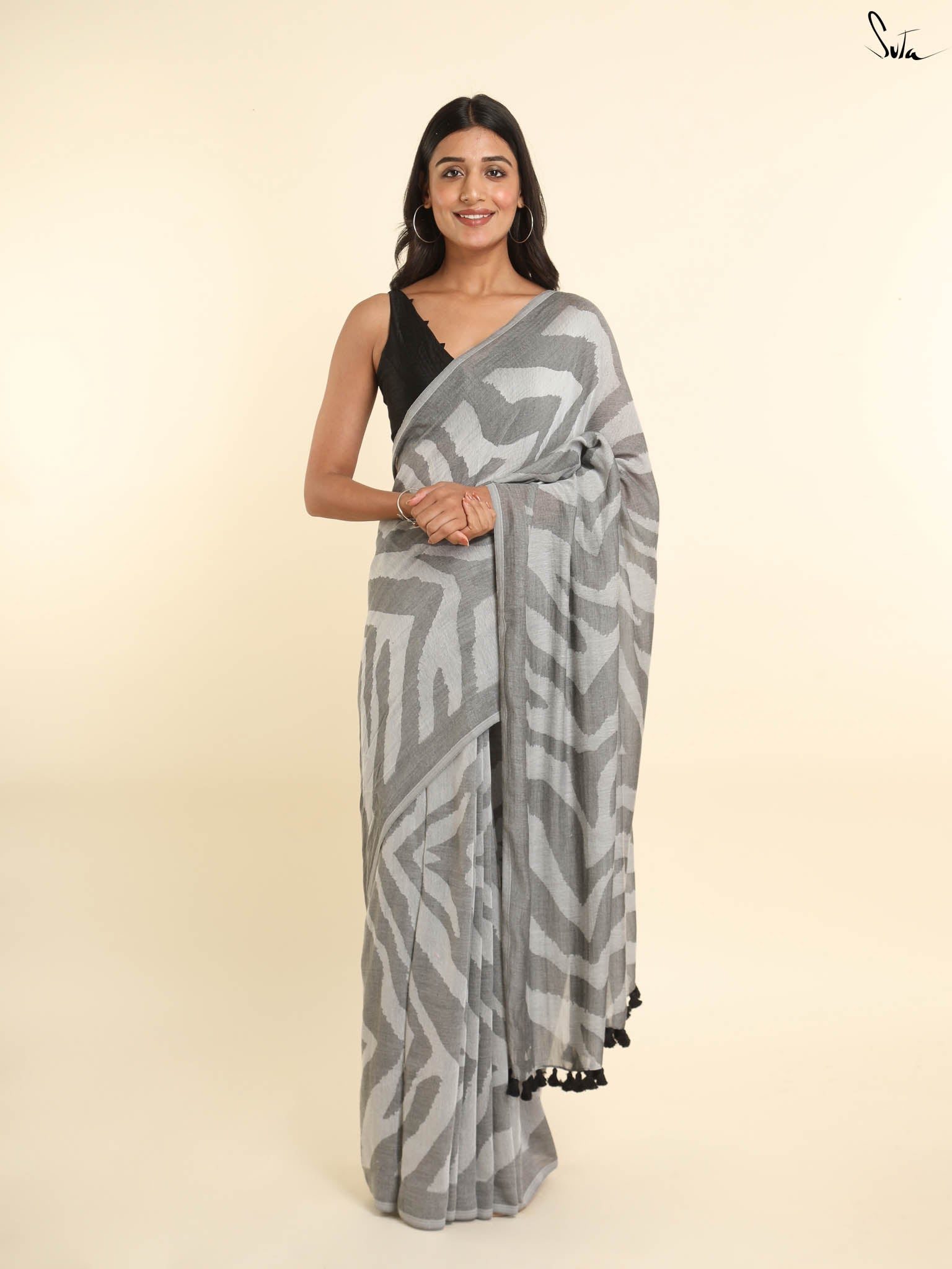 Suta Grey Saree