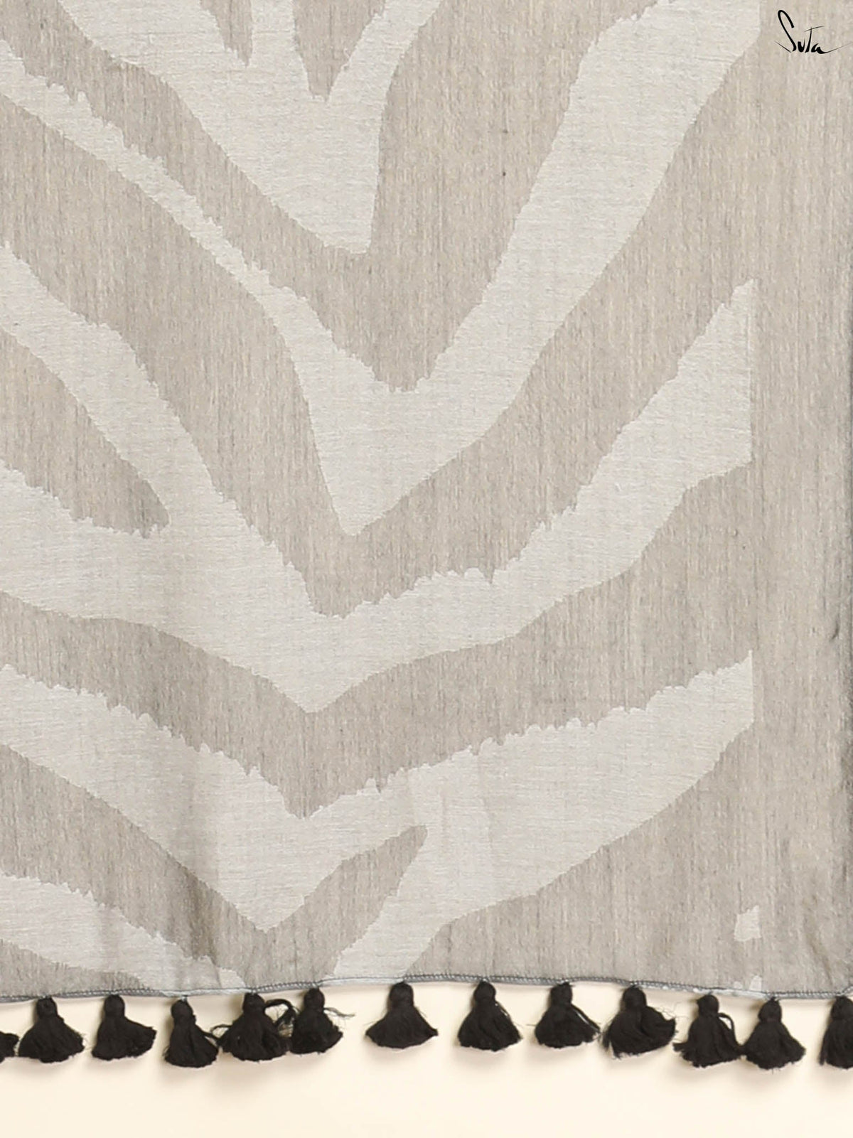 Suta Grey Saree