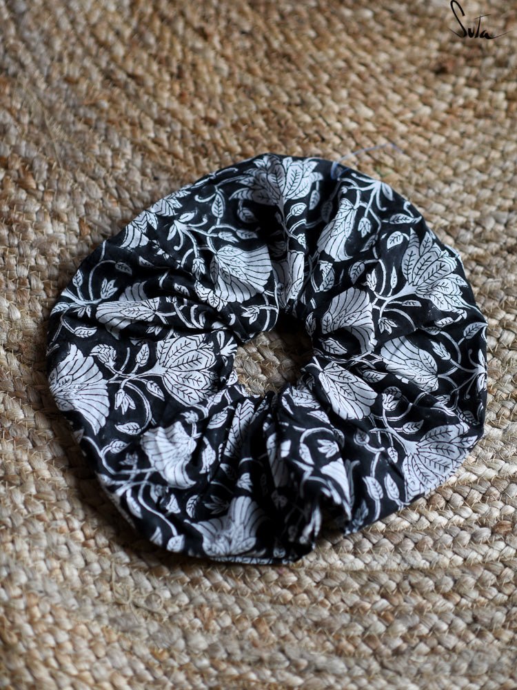 Dark Desires (Scrunchies) - suta