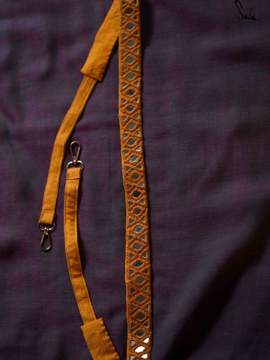 Gauri Rekha (Camera Belt) - suta.in